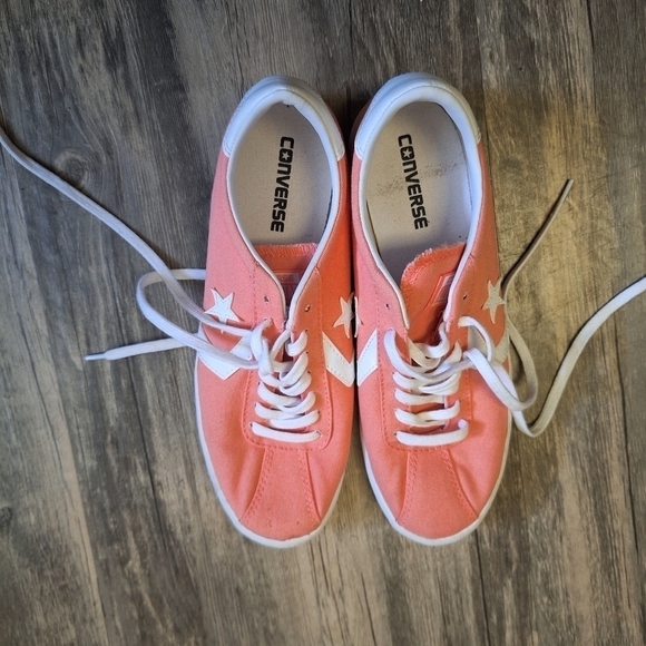 Converse coral and white lace up sneakers. Size 10 1/2 - Picture 1 of 8